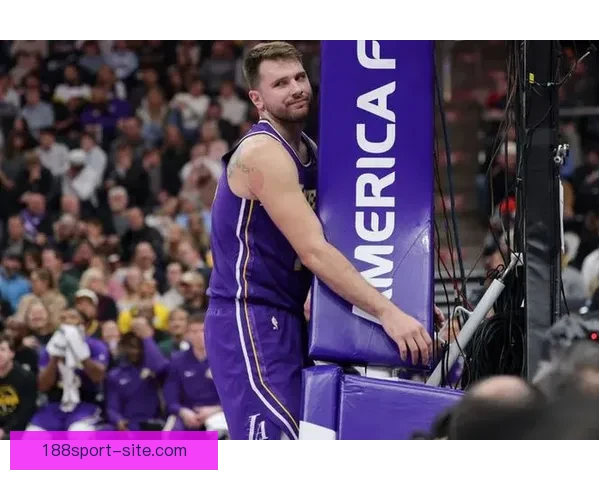 海斯谈防守责任与东契奇复出挑战 强调禁区防守与避免再次吃T