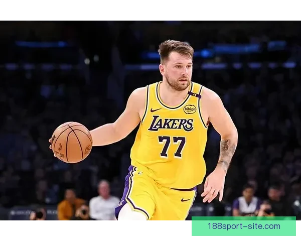 海斯谈防守责任与东契奇复出挑战 强调禁区防守与避免再次吃T